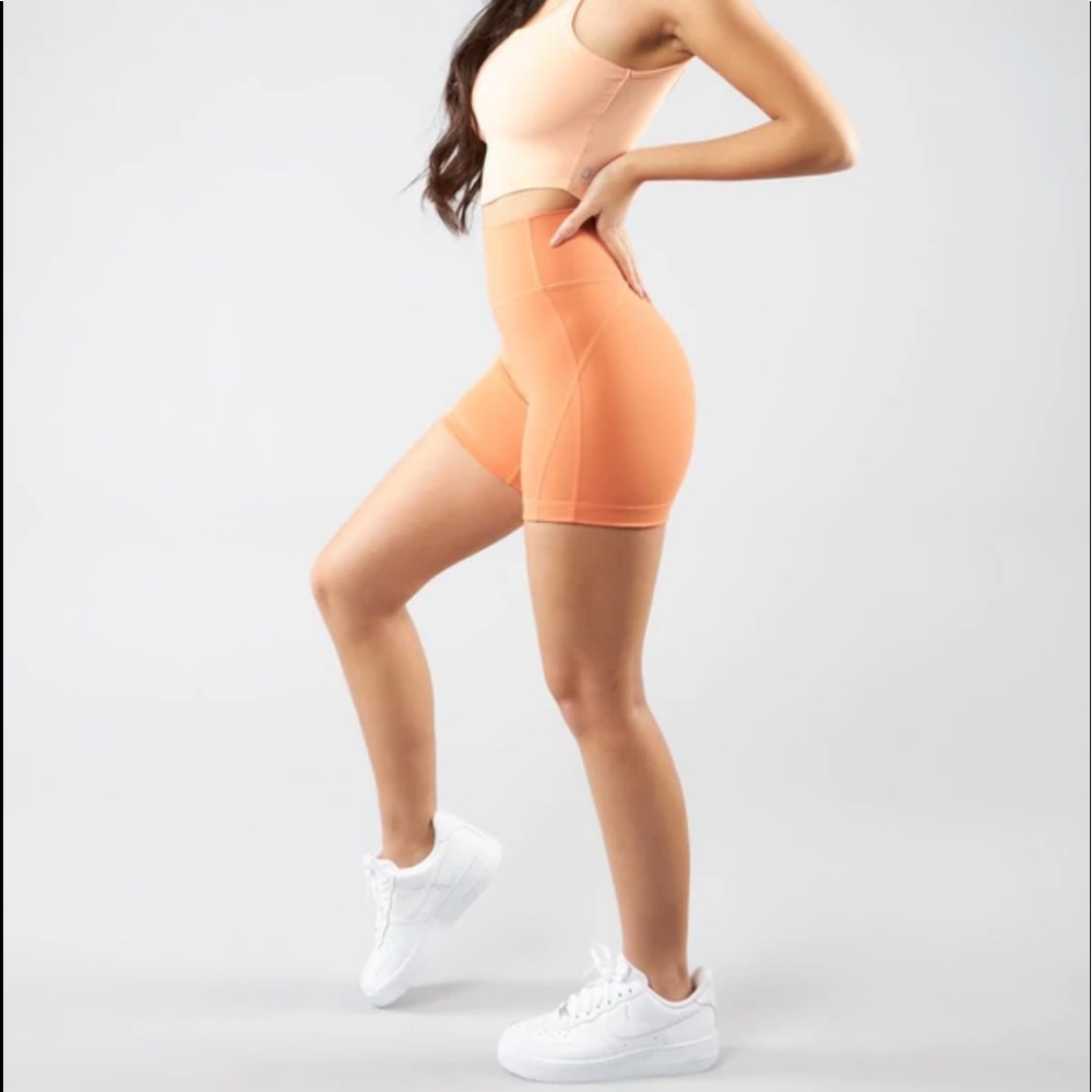 BuffBunny spin short